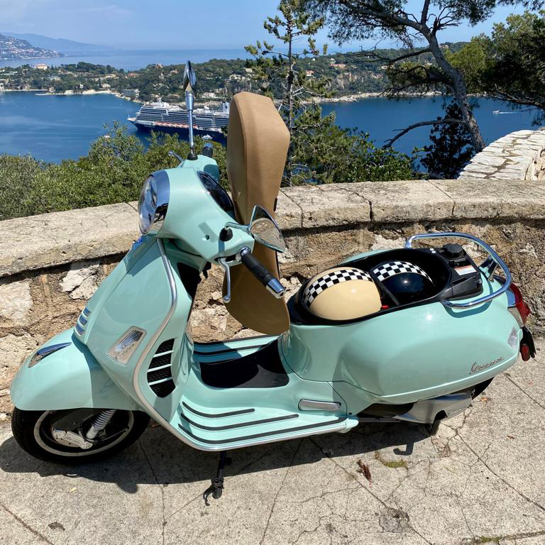 Casier pour jusqu'à deux casques pour Vespa GTS/GTS Super/GTV 125-300cc ('19-) Big Box
