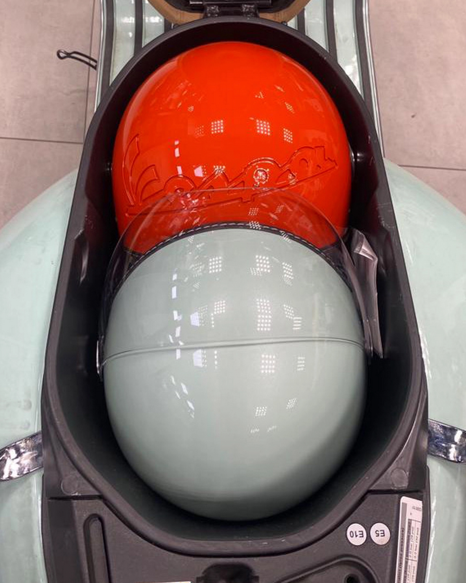 Casier pour jusqu'à deux casques pour Vespa GTS/GTS Super/GTV 125-300cc ('19-) Big Box